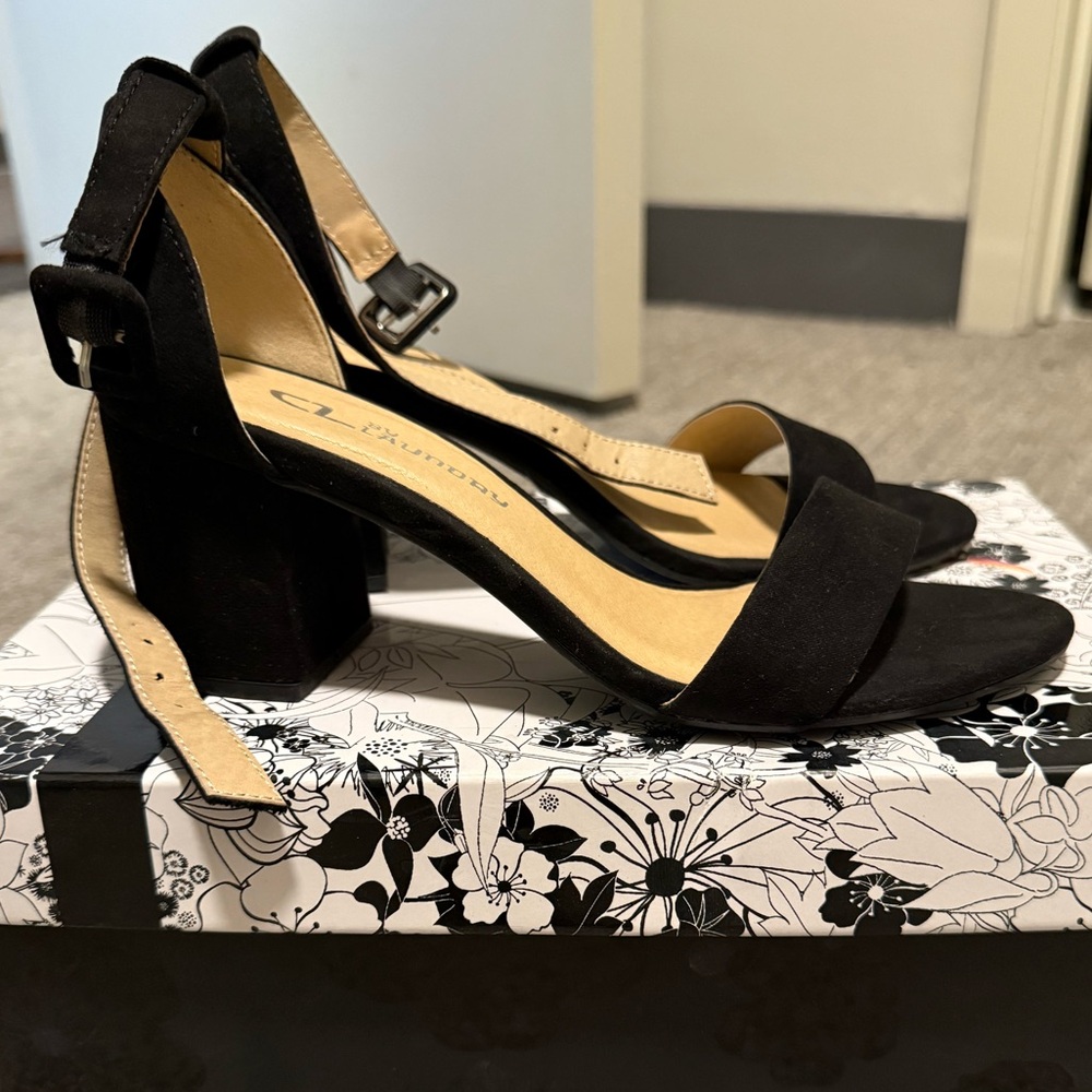 CL by Laundry Black and Tan Block Heels Size 6